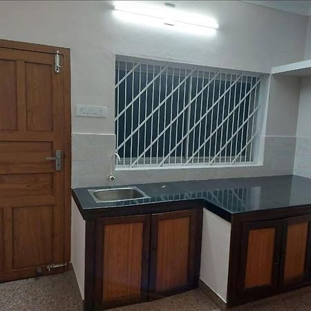 Home At Guruvayur 2 Ac Room,1 Single Bed,Kitchen エクステリア 写真