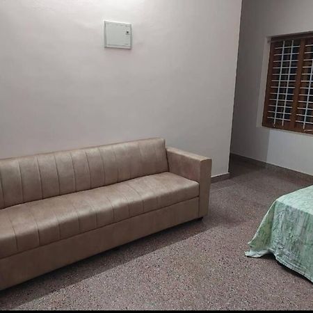 Home At Guruvayur 2 Ac Room,1 Single Bed,Kitchen エクステリア 写真