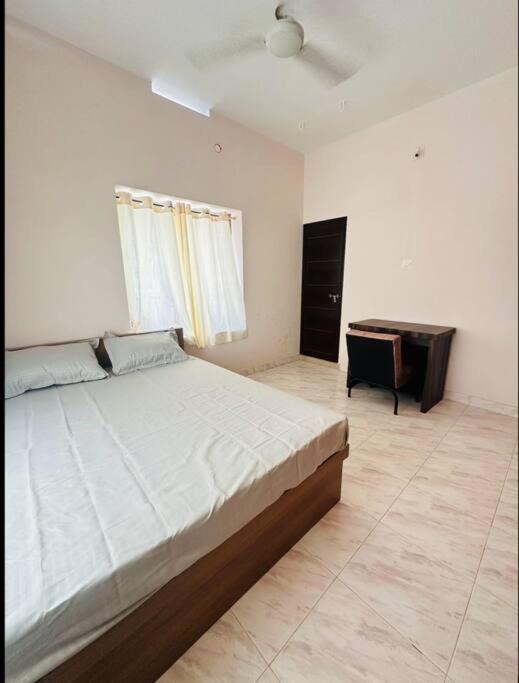 Home At Guruvayur 2 Ac Room,1 Single Bed,Kitchen エクステリア 写真
