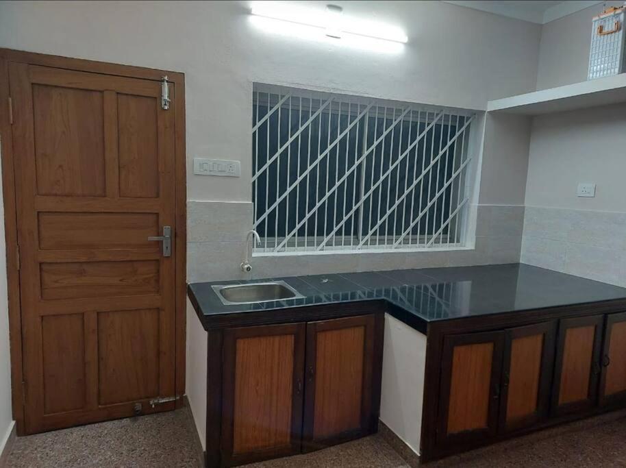 Home At Guruvayur 2 Ac Room,1 Single Bed,Kitchen エクステリア 写真