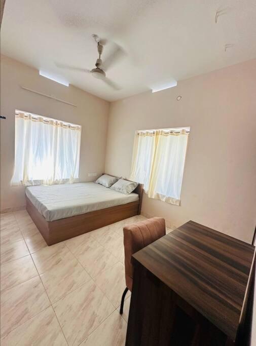 Home At Guruvayur 2 Ac Room,1 Single Bed,Kitchen エクステリア 写真