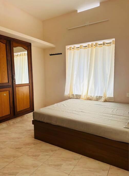Home At Guruvayur 2 Ac Room,1 Single Bed,Kitchen エクステリア 写真