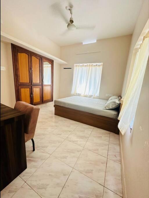 Home At Guruvayur 2 Ac Room,1 Single Bed,Kitchen エクステリア 写真