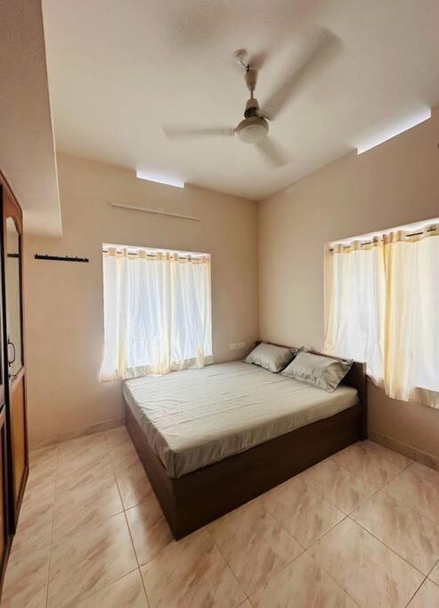 Home At Guruvayur 2 Ac Room,1 Single Bed,Kitchen エクステリア 写真